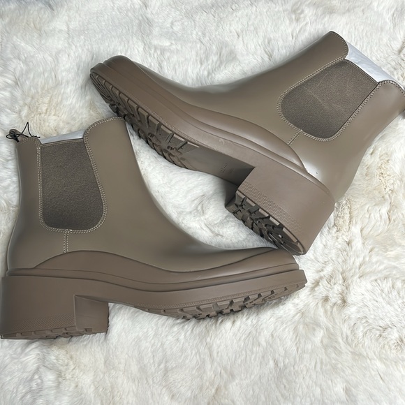 COLE HAAN  Grand Ambition Westerly Bootie water resistant boot. - Picture 6 of 7